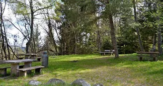 Aire de pique-nique - Les hauteurs de la Roche du Pin Aire de pique-nique - Les hauteurs de la Roche du Pin