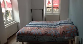 Gîte au pied du clocher (6 personnes) Gîte au pied du clocher (6 personnes)