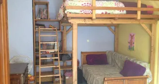 Gîte au pied du clocher (6 personnes) Gîte au pied du clocher (6 personnes)