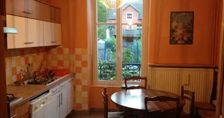 Gîte au pied du clocher (6 personnes) Gîte au pied du clocher (6 personnes)