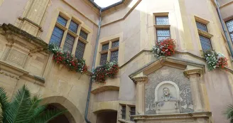Le musée est situé dans le Palais de la Régence