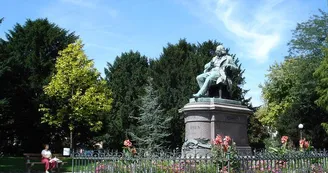 Square Adolphe Hirn