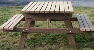 Aire de pique-nique - La Place Aire de pique-nique - La Place