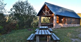 Aire de pique-nique - La tour du Faudé Aire de pique-nique - La tour du Faudé