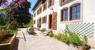 Gîte de la ferme de la Bouille (10-12 personnes) Gîte de la ferme de la Bouille (10-12 personnes)