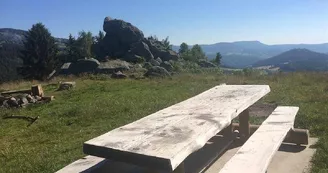 Aire de pique-nique - Roche du Pin Aire de pique-nique - Roche du Pin