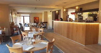 Salle du restaurant l'Almaric