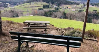 Aire de pique-nique - Sur les hauteurs des Basses Huttes Aire de pique-nique - Sur les hauteurs des Basses Huttes