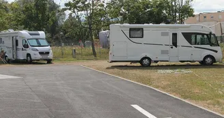Aire de stationnement pour camping-cars - Les Cigognes Aire de stationnement pour camping-cars - Les Cigognes